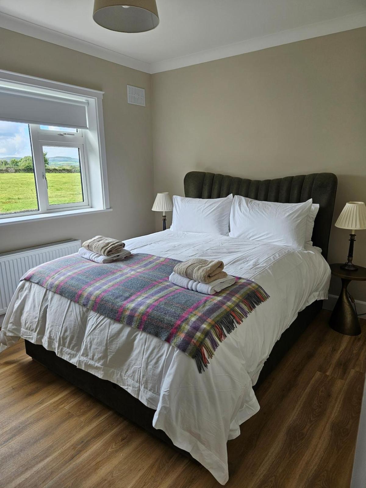 Three Bedroom Cosy Quiet Luxury In The Burren Wild Atlantic Way Galway Exterior photo