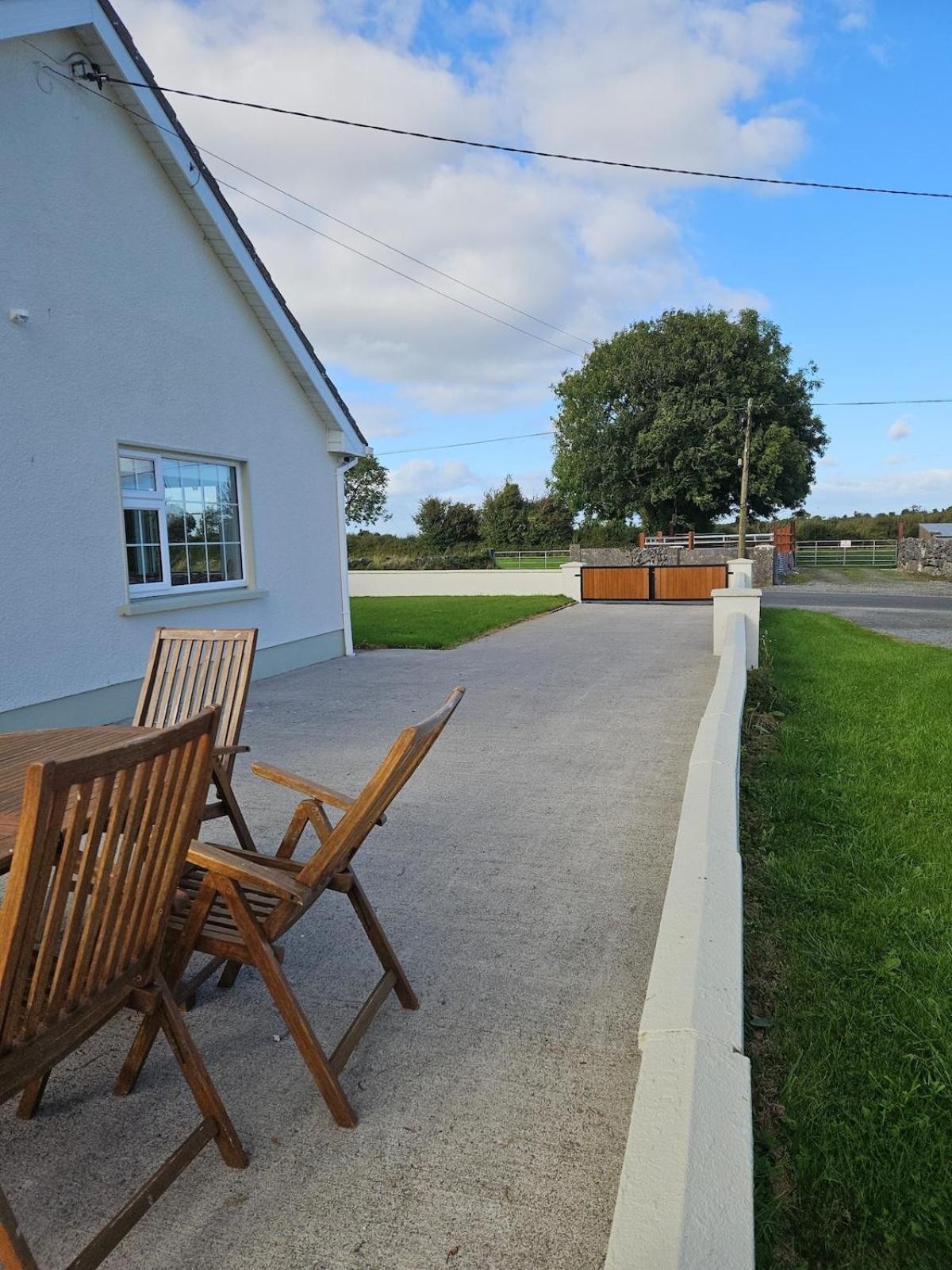 Three Bedroom Cosy Quiet Luxury In The Burren Wild Atlantic Way Galway Exterior photo