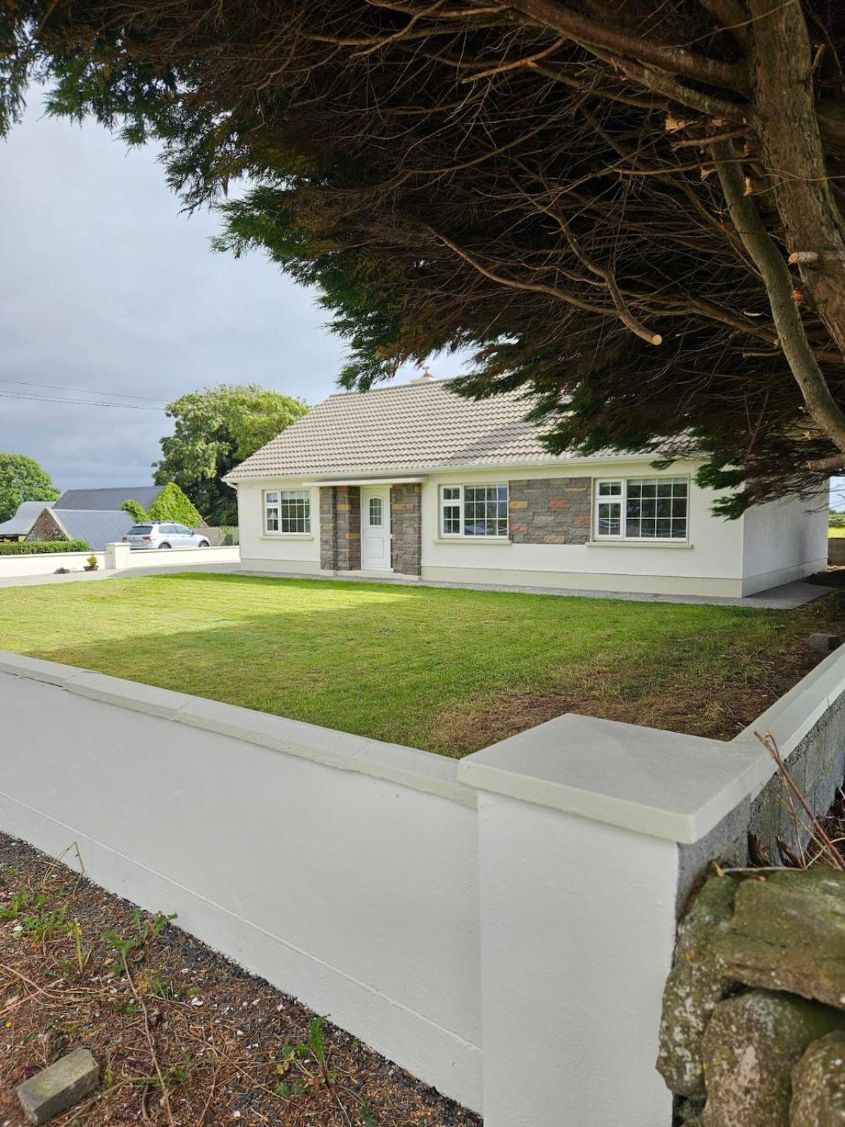 Three Bedroom Cosy Quiet Luxury In The Burren Wild Atlantic Way Galway Exterior photo